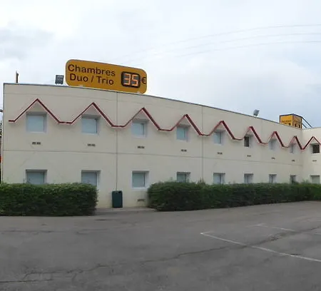 Hotel Hotelf1 De Provence 3*